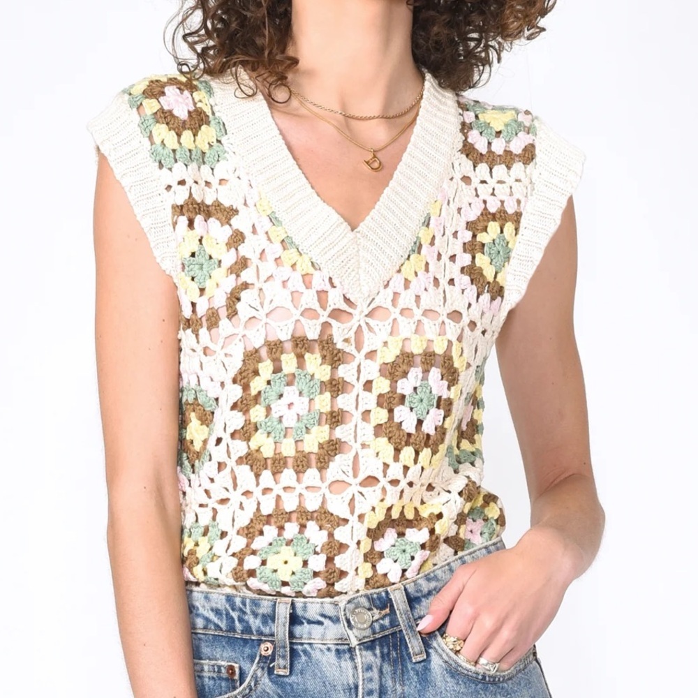 Anthro Greylin Women’s Small Crochet Vest V-Neck Knit Cream Pastel Floral Granny